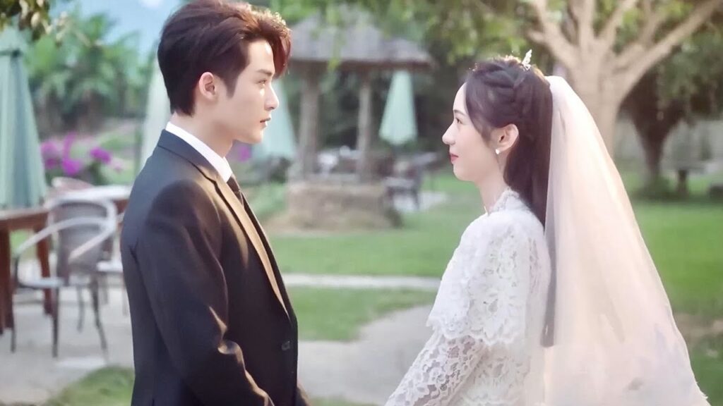 يختار لها الفستان الابيض و ينصدم بجمالها وهي ترتديـه ( احبني و احب صوتي )