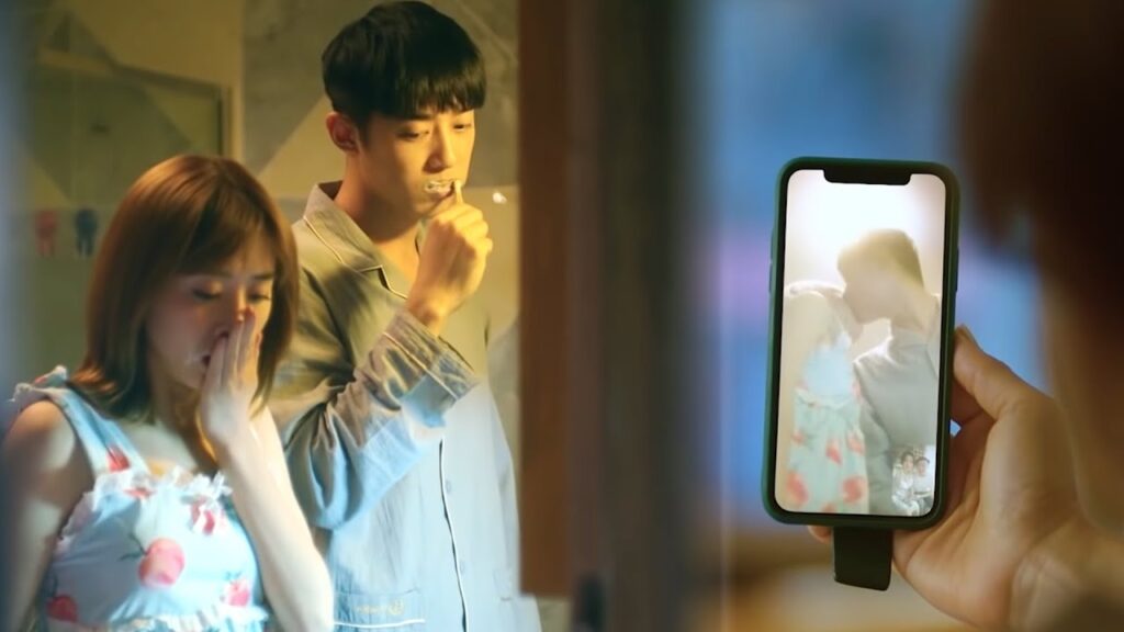 تنسى مكالمة والدتها المرئية وتتصرف بحميمية مع حبيبها❤️مشهد رومانسي من "حبك ينيرني"