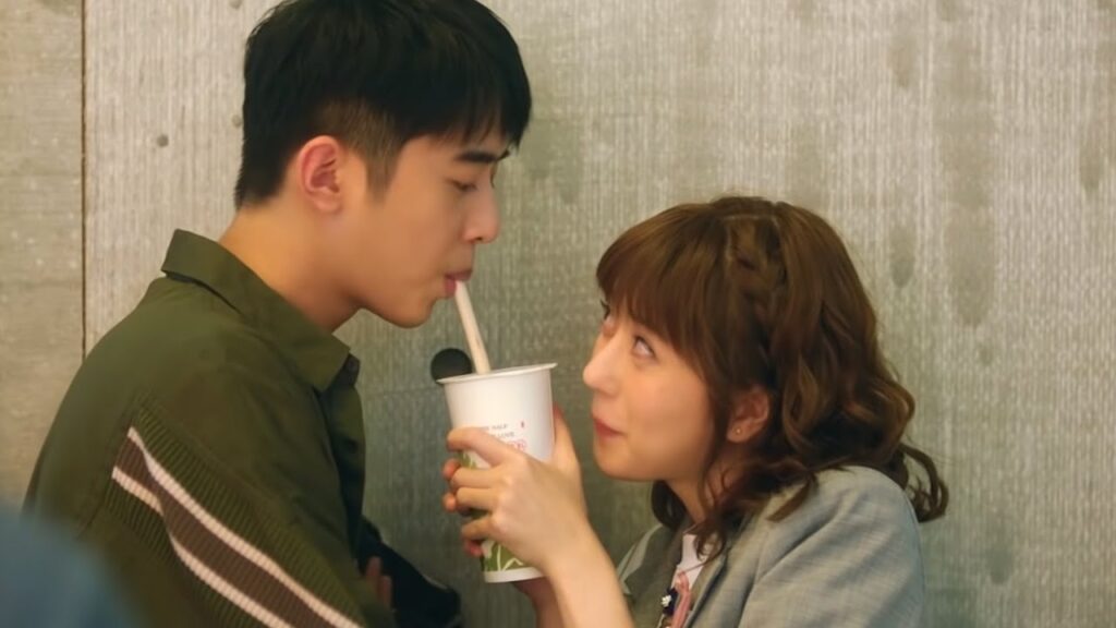 رومانسية الحبيبين في مكان العمل ترهق جميع الموظفين❤️مشهد رومانسي من "حبك ينيرني"