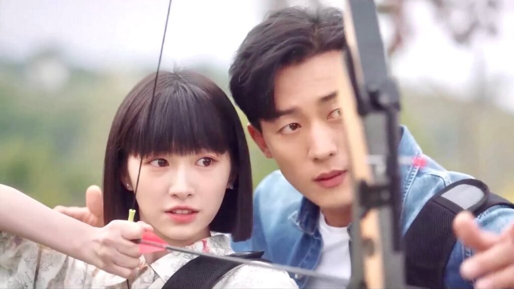 يقترب منها ويعلمها الرمايـة  ( احبني واحب صوتي )