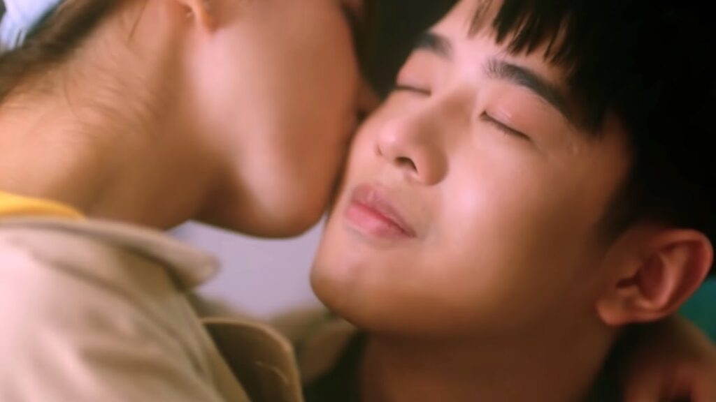 سأجدك أينما أذهب فقد وقعت في حبك بالفعل😍❤️مشهد رومانسي من "حبك ينيرني"