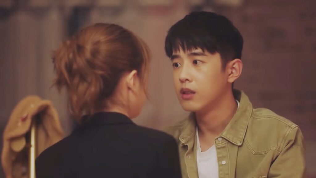 يعتذر لها ويطلب فرصة أخرى ومع ذلك تأخذ أمتعتها وتتركه بقسوة💔مشهد حزين من "حبك ينيرني"