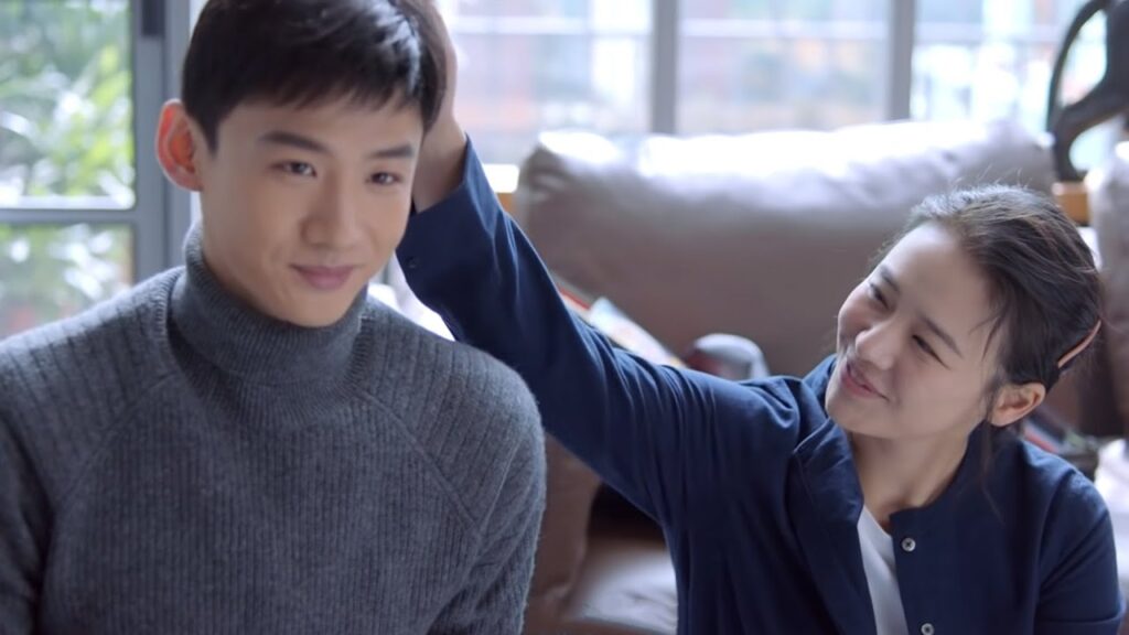 حبيبها الوسيم يعترف بحبه بطريقة مثيرة💖مشهد رومانسي من "أنت بطلي"