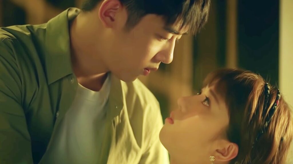 تحاول فتاته التمسك به ولكن بسبب سوء فهم بسيط يفترقان💔مشهد حزين من "حبك ينيرني"