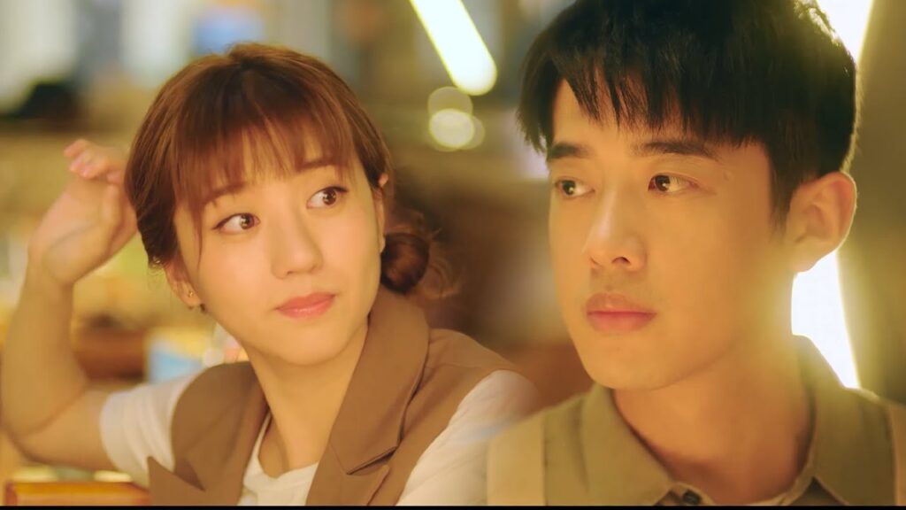 يفضح علاقتهما ببراءة أمام زملائها😁😅مشهد لطيف من "حبك ينيرني"