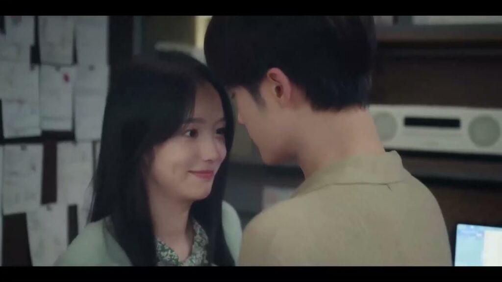 اصبحت احب الفراولة بسببك  ( احبني و احب صوتي )