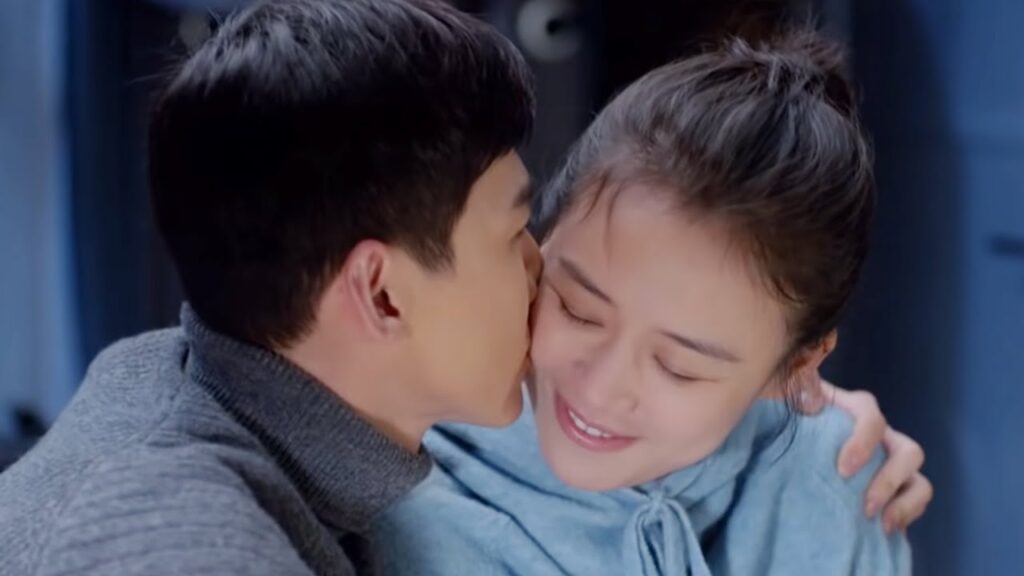 تبكي حبيبته قبل جراحته فيركع لتهدئتها وإطعامها بيديه❤️‍🔥مشهد رومانسي من "أنت بطلي"