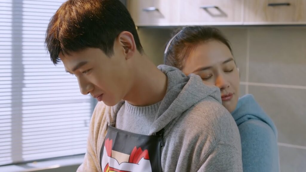 يصاب حبيبها بمرض خطير فلم يتحمل إخبارها😔مشهد حزين من "أنت بطلي"