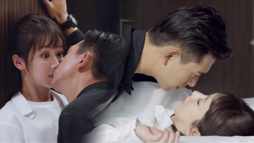 يحاصرها الرئيس على الحائط ويقبلها بشغف😘💖مشهد رومانسي من “هيا هيا يا الحبار” يحاصرها الرئيس على الحائط ويقبلها بشغف😘💖مشهد رومانسي من "هيا هيا يا الحبار"