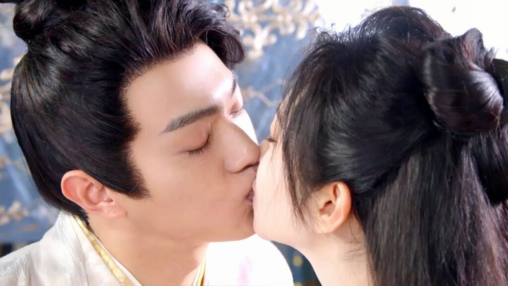 اعطني قبلة لشحني , يومي بدونك يكون اشبه بسنة  ( ارض عجائب الحب )