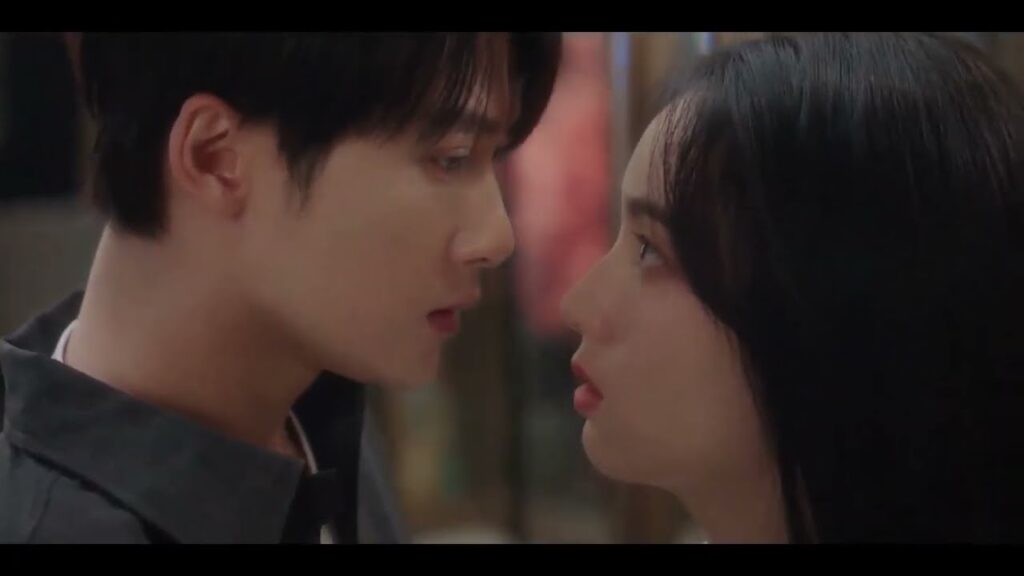 ماذا افعل و انا امامك الان  ( احبني و احب صوتي )