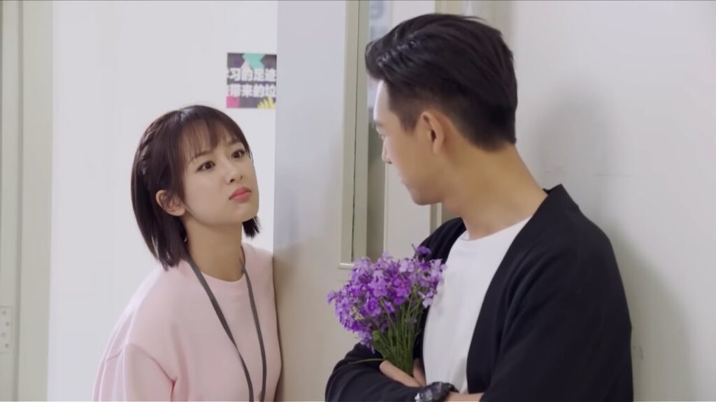 غيرة بطلتنا على حبيبها برؤيته واقفًا مع فتياتين💖😘مشهد رومانسي من “هيا هيا يا الحبار” غيرة بطلتنا على حبيبها برؤيته واقفًا مع فتياتين💖😘مشهد رومانسي من "هيا هيا يا الحبار"