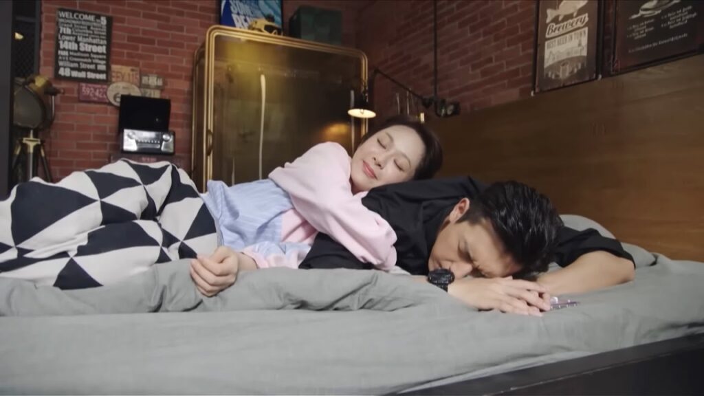 تنام سرًا مع حبيبها طوال الليل فتغضب والدتها عندما تكتشف الحقيقة💖مشهد من “هيا هيا يا الحبار” تنام سرًا مع حبيبها طوال الليل فتغضب والدتها عندما تكتشف الحقيقة💖مشهد من "هيا هيا يا الحبار"