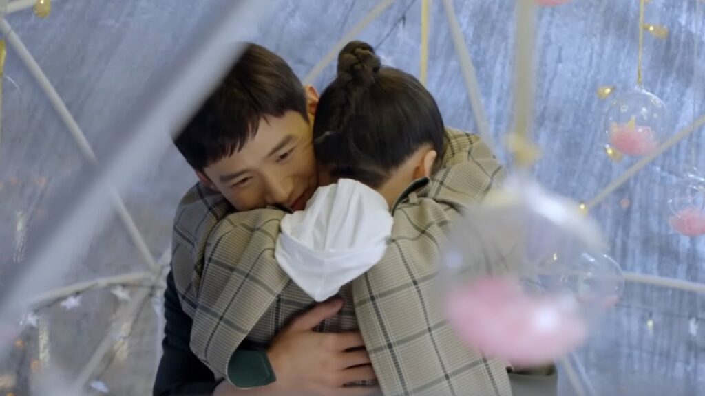 يعد مفاجأة عيد ميلاد لحبيبته😉❤️مشهد رومانسي من "أنت بطلي"