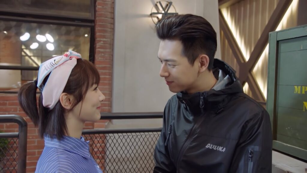 يشعر حبيبها بالغيرة فبدأ يتصرف بغرابة لإعلان سيادته❤️😍مشهد رومانسي من "هيا هيا يا الحبار"