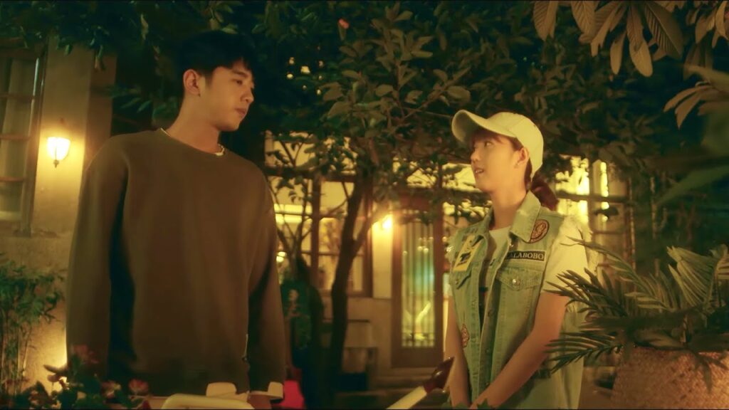 يساعدها على التقدم في حياتها المهنية بعدما تسبب في تدميرها🙂مشهد من “حبك ينيرني” يساعدها على التقدم في حياتها المهنية بعدما تسبب في تدميرها🙂مشهد من "حبك ينيرني"