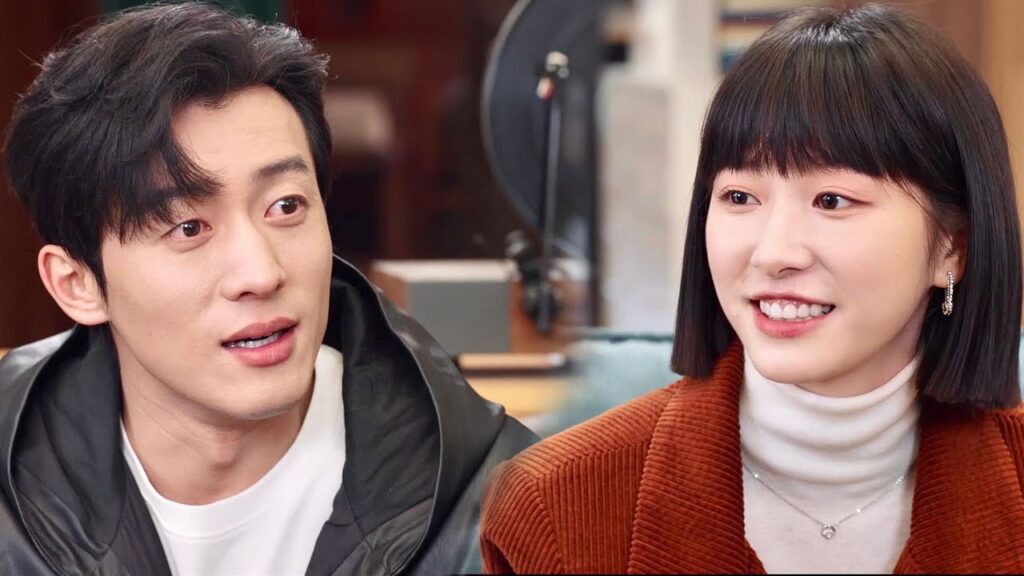 في العادة يتحدث كثيرا لكن عندما يكون معها تختفـي الكلمات  ( احبني و احب صوتي )