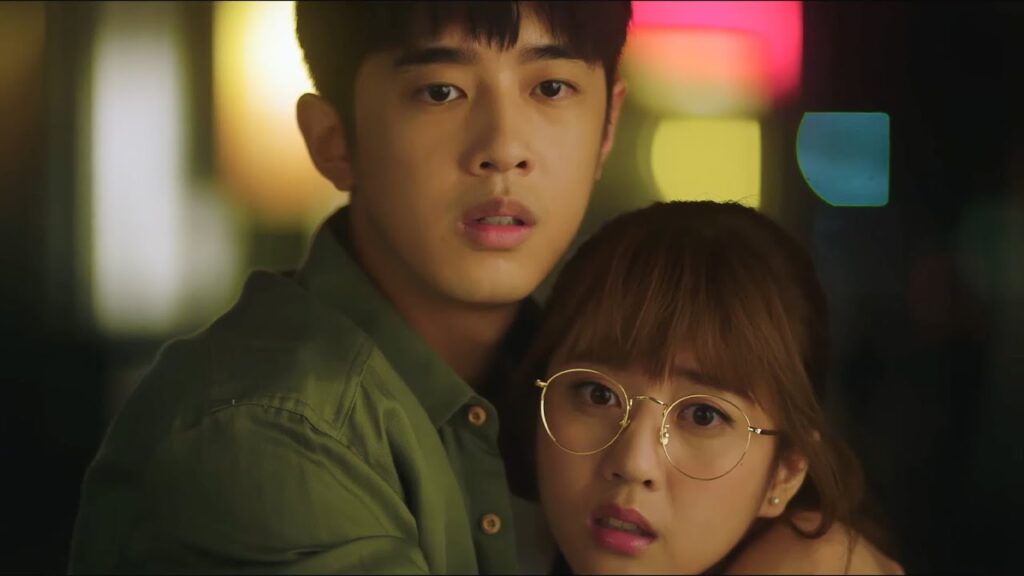 أثناء محاولة الرئيس إنقاذها يشعر بإحساس غريب داخله تجاهها❤️مشهد رومانسي من “حبك ينيرني” أثناء محاولة الرئيس إنقاذها يشعر بإحساس غريب داخله تجاهها❤️مشهد رومانسي من "حبك ينيرني"