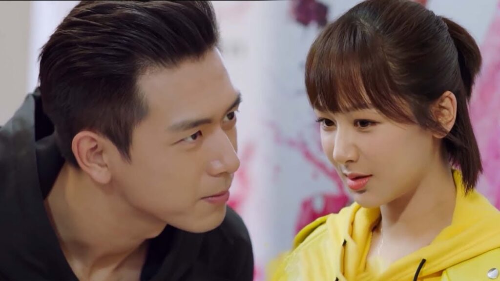 يعود فجأة لرؤيتها ولكنه يراها مع شاب آخر فيعلن سيادته أمام الجميع❤️مشهد من "هيا هيا يا الحبار"