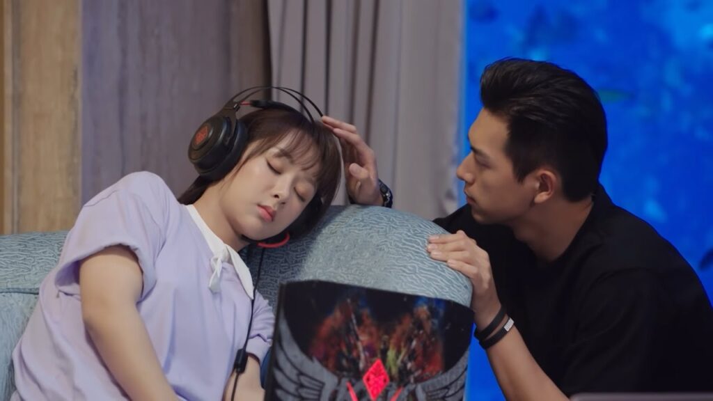 أخيرًا يظهر الرئيس المستبد مشاعره تجاهه❤️مشهد رومانسي من "هيا هيا يا الحبار"