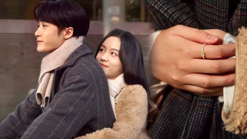 عانقيني و تمسكي بي جيداً , حبيبها يوصلها الى منزلها على الدراجة  (احبني و احب صوتي )