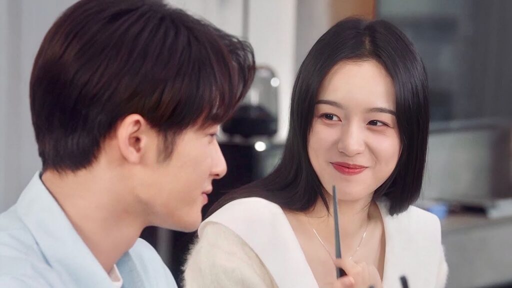 يضع الطعام على طبقـها و يظهر لها حبـه في كل لحظة  (  احبني و احب صوتي )