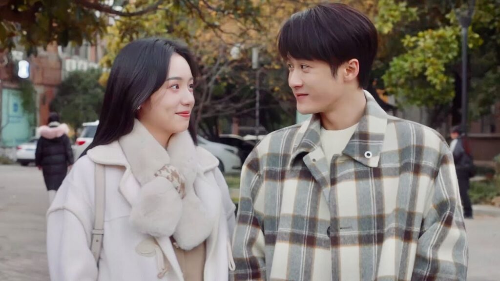 يفاجئ حبيبته ويذهب الى جامعتها لأنه يشتاق لرؤيتها ( احبني و احب صوتي )