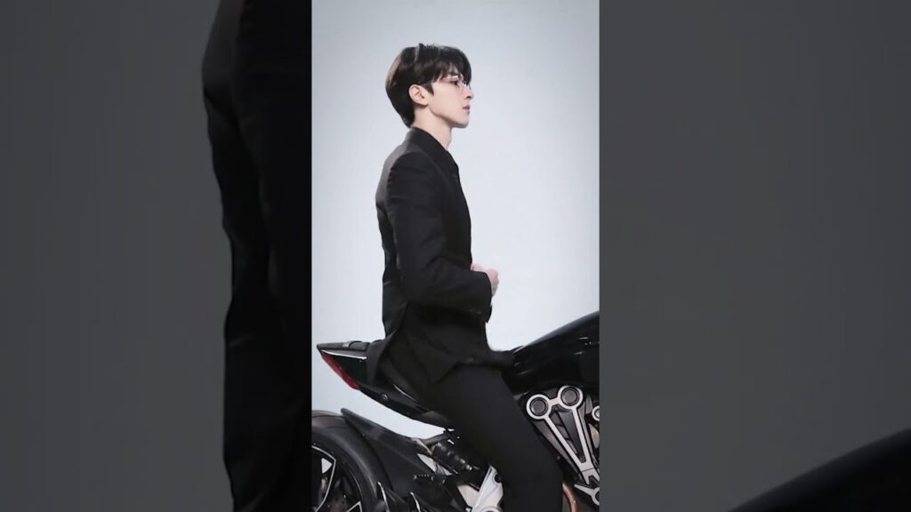 رجل وسيم مع دراجة نارية😎💗#انحراف #Derailment #LiuHaocun #LinYi