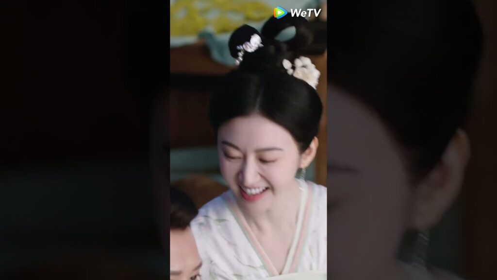 مو تشوه هوا تهدي الإمبراطور زهورًا، لكنه كان بارد الشعور تجاهها! #chinesedrama #thelegendofzhuohua