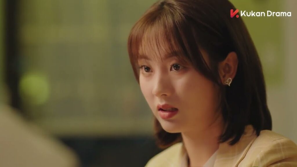 يلاحق شخص مجهول يانغ تشين و يهرع البطل لإنقاذها