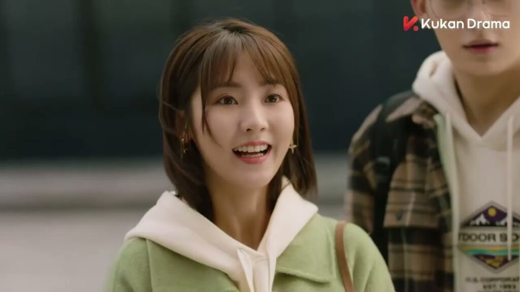 يشعر بالغيرة من المدرب لانه يتحدث مع فتاته