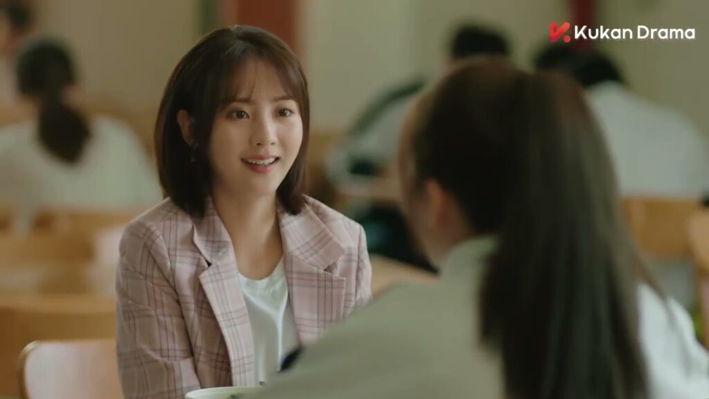 تشتكي من حبيبها إلى صديقتها المعجبة به سرًا