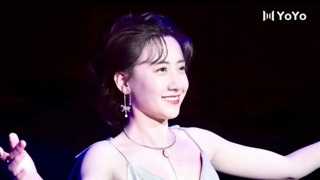 تصبح اصغر مغنيـة و الاجمل على مستوى البلاد  ( على وشك الشهرة )