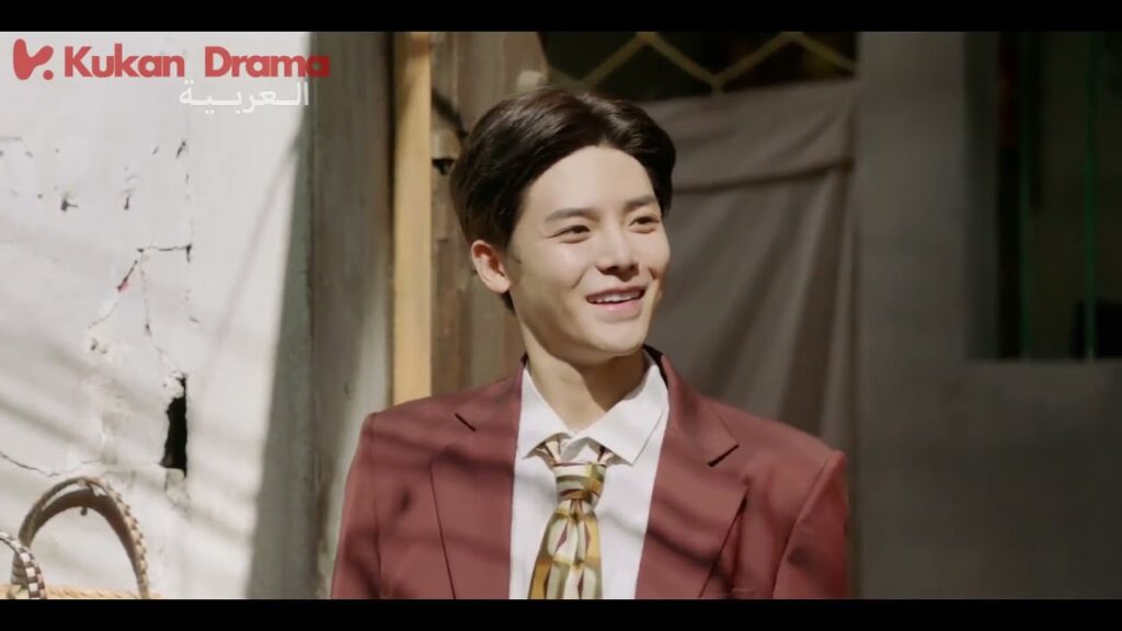 البطلة تتخيل نفسها ترقص علي الاغنية جميلة