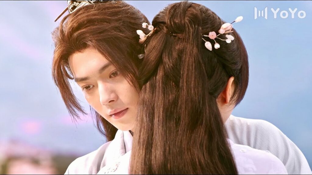 القائد سيذهب الى الحرب ويعطي حبيبتـه تذكاراً  ( ارض عجائب الحب )