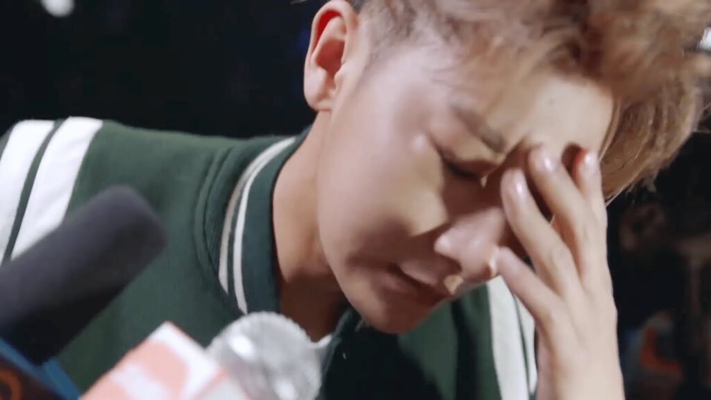 يصمم نجم مشهور على عدم المكوث في جناح فاخرة والسبب مذهل! | مشهد من مسلسل "ألمع نجم في السماء"