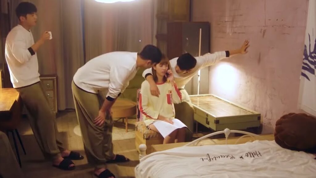 وقع الرئيس عقد مع فتاته الصغيرة وهويتها الحقيقية كادت أن تنكشف؟! | مشهد من مسلسل "حبك ينيرني"