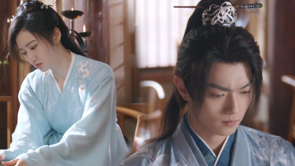 ترمي الطعام على ظهره لانها اصبحت محبوسة في معسكره  ( ارض عجائب الحب )