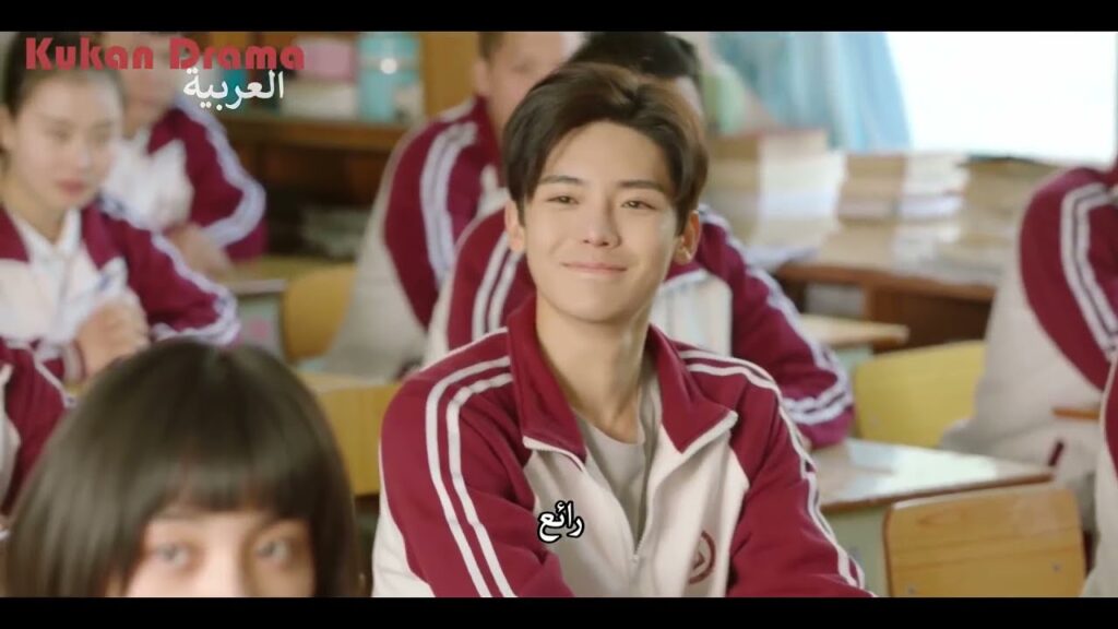 الطلاب يتعاونون في الفصل