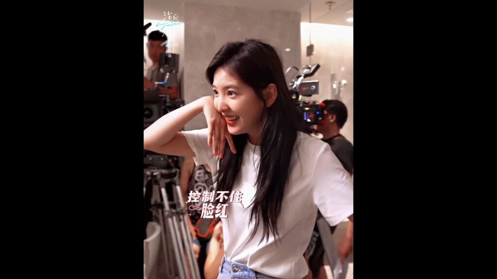 من يحمر خجلا بعد مشاهدة هذه القبلة الجميلة خلف الكواليس😍🫶#الحب_هو_الدواء_الشافي #LoveIsPanacea