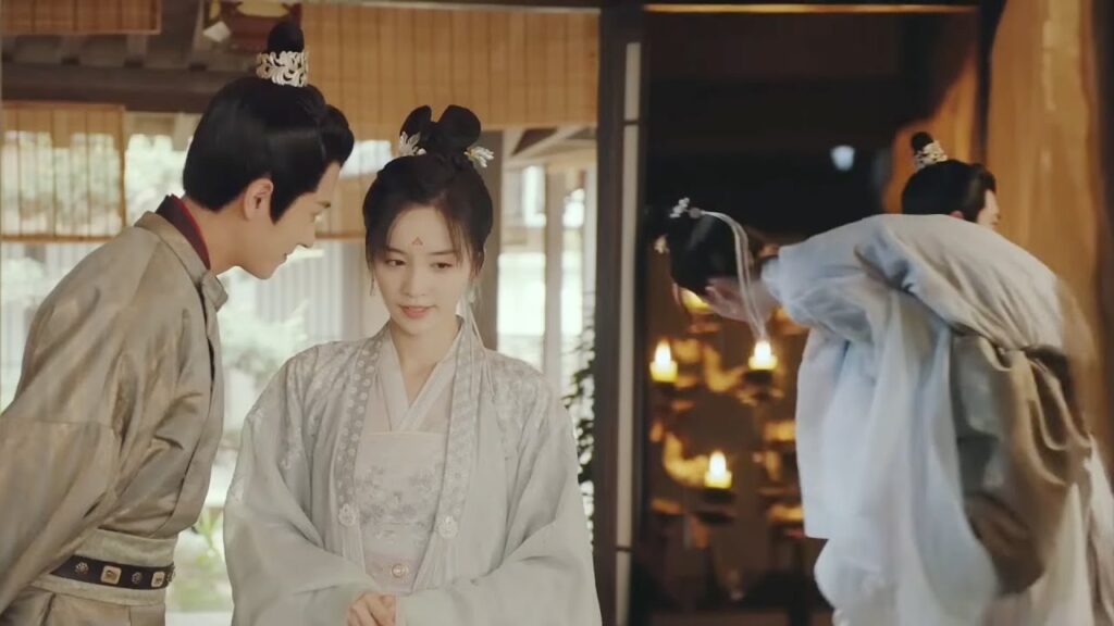 ساعد الجنرال زوجته على خلع ملابسها فلم يتمكن من السيطرة على نفسه ولازمها طوال الليل😊❤️غريب مألوف ساعد الجنرال زوجته على خلع ملابسها فلم يتمكن من السيطرة على نفسه ولازمها طوال الليل😊❤️غريب مألوف