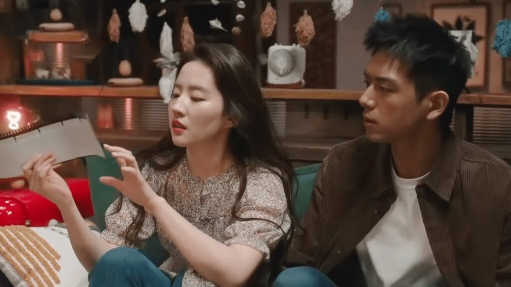 يكشف حقيقة حب حياتها فيشعر بالارتياح | مقطع رومانسي من"قابل ذاتك