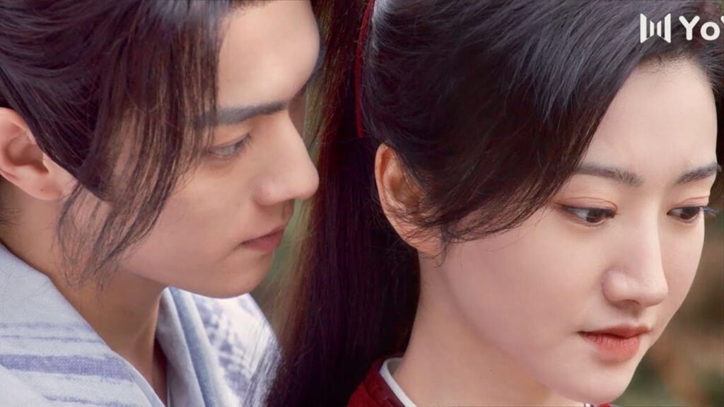 يعلم محبوبته رمي الحصى قبل الوداع   ( ارض عجائب الحب )