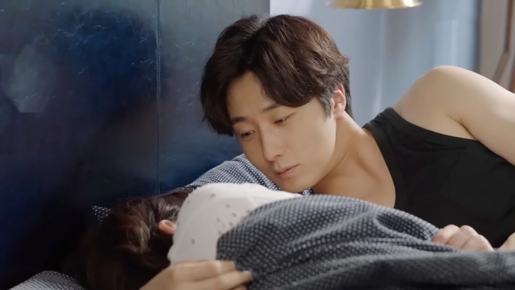 يستيقظ فيجد حبيبته بين أحضانه فيطلب منها الزواج فجأة لهذا السبب😲💖مشهد رومانسي من "أكاذيب الفتيات"