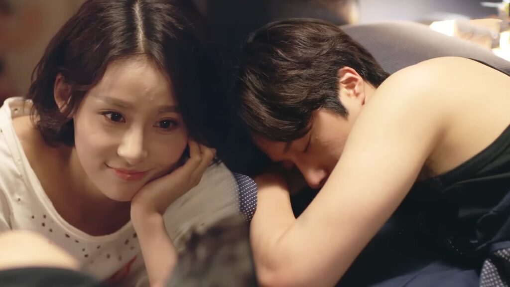 يتفق الحبيبان اللقاء عندما يخلد الجميع للنوم😍❤️مشهد رومانسي من "أكاذيب الفتيات"