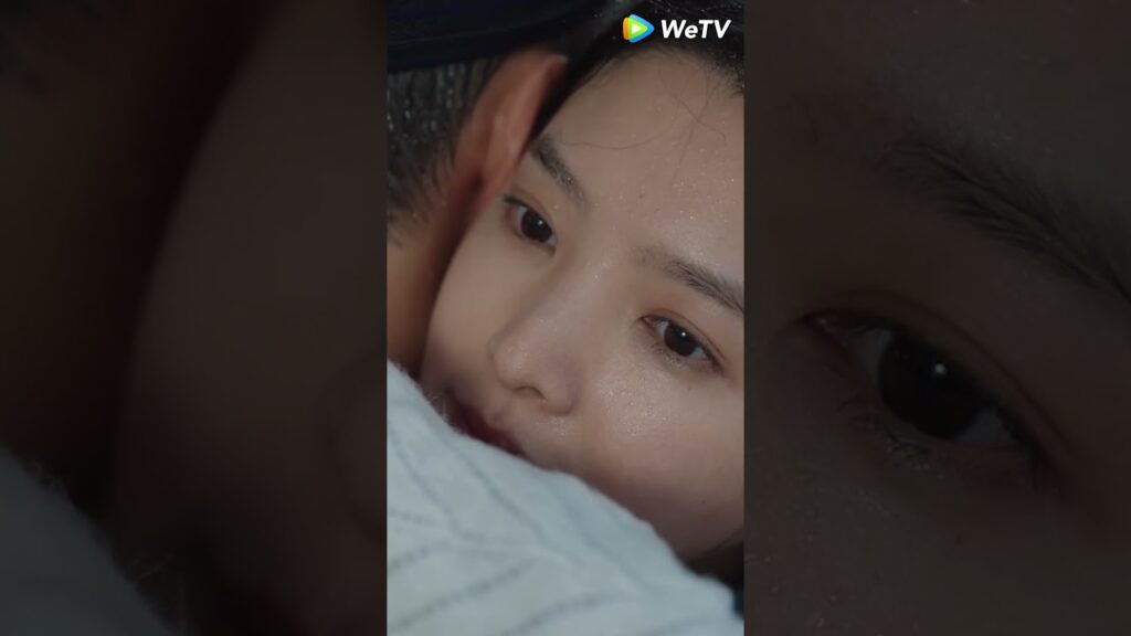 عانقته بشدة #chinesedrama #照亮你 #adatewiththefuture #shorts #shortvideo