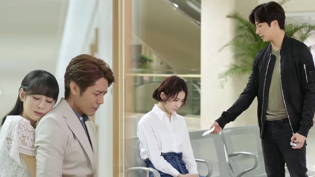 يرى فتاته حزينة بسبب منافسه فيشعر بالألم برؤيتها هكذا💔😞مشهد مؤلم من "أكاذيب الفتيات"