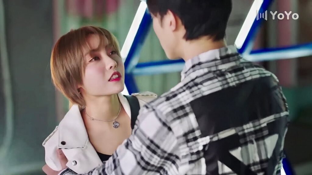 تثـمل و تعترف بمشاعرها لزميلها في الدراسة  ( على وشك الشهرة )