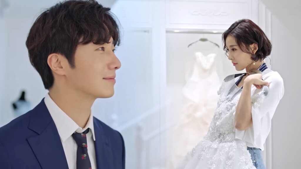 تحلم الفتاة سرًا بارتداء فستان الزفاف والزواج من حبيبها❣️😊مشهد لطيف من "أكاذيب الفتيات"