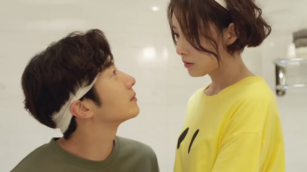 يخدعها بأنه فاقد الذاكرة فيثبت أنها تحبه وتهتم به❤️مشهد رومانسي من "أكاذيب الفتيات"